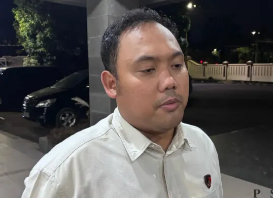 Kasat Reskrim Polres Bogor, Anggi Eko Prasetyo menyampaikan pernyataan kepada wartawan, Jumat, 28 November 2025. (Sumber: Poskota/Giffar Rivana)