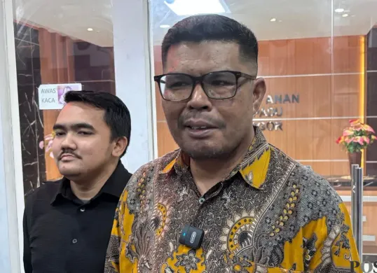 Ketua Umum Komnas PA, Agustinus Sirait menduga dua anak di Cibinong, Kabupaten Bogor, kabur seusai  mendapatkan tindak asusila dari ayah tiri. (Sumber: Poskota/Giffar Rivana)