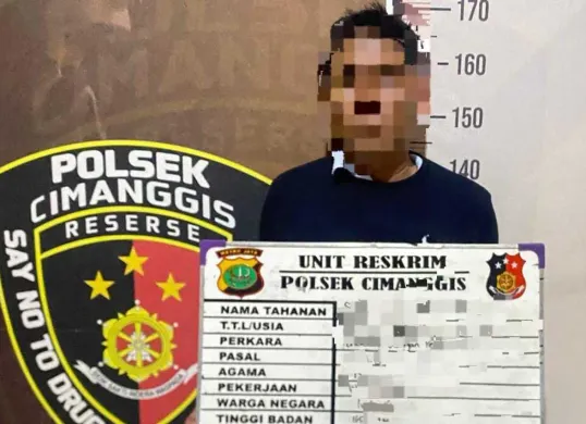 Terduga pelaku pencurian besi pabrik ditangkap polisi. Pelaku kini menjalani pemeriksaan lebih lanjut. (Sumber: Istimewa)