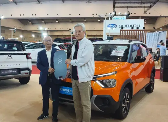 Citroën Indonesia menyerahkan 30 unit E-C3 All Electric kepada PT Express Transindo Utama pada GJAW 2025. (Sumber: Poskota/ Erwan Hartawan)