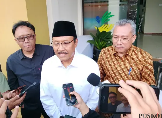 Menteri Sosial, Saifullah Yusuf, saat berkunjung ke Sekolah Rakyat Menengah Atas (SRMA) 14 Bandung Barat, Sabtu, 29 November 2025. (Sumber: POSKOTA | Foto: Gatot Poedji Utomo)