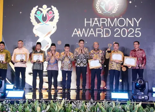 Malam Penganugerahan Harmony Award untuk Kepala Daerah dan FKUB Tahun 2025 di DoubleTree by Hilton Jakarta Kemayoran, Jumat, 28 November 2025. (Sumber: Dok. Puspen Kemendagri)