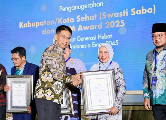 Wamendagri, Akhmad Wiyagus, saat menghadiri anugerah Penghargaan KKS Swasti Saba dan STBM Award Tahun 2025, Jumat, 28 November 2025. (Sumber: Dok. Puspen Kemendagri)