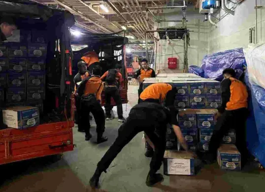 Pemprov Jakarta menyalurkan bantuan untuk korban banjir dan tanah longsor di Sumatera Utara, Sumatera Barat, dan Aceh, Minggu, 30 November 2025. (Sumber: Dok. Istimewa)