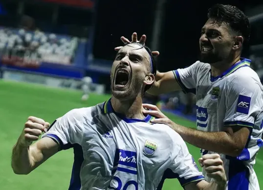 Andrew Jung melakukan selebrasi usai mencetak gol di laga Bangkok United vs Persib Bandung. (Sumber: Instagram/@persib)