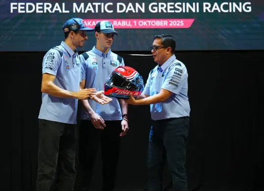 Dua pembalap MotoGP dari Gresini Racing, Alex Marquez dan Fermin Aldeguer, sapa penggemar di Jakarta. (Sumber: Dok Gresini Racing)