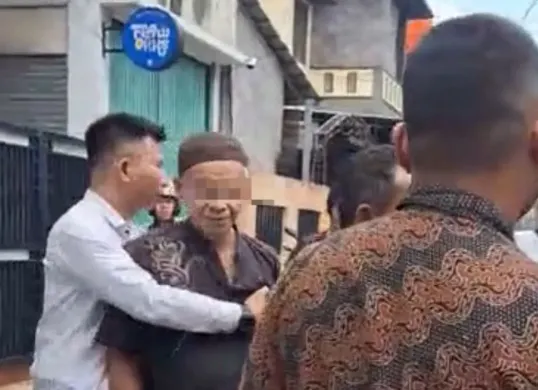 Dua orang wartawan diduga mendapat perlakuan tidak mengenakkan saat meliput Satuan Pelayanan Pemenuhan Gizi (SPPG) di wilayah Jakarta Timur pada Selasa, 30 September 2025. (Sumber: Istimewa)
