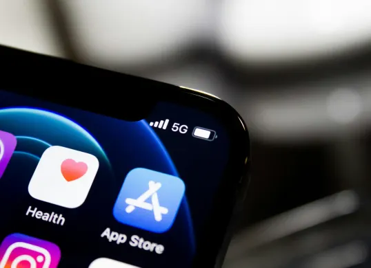 Rekomendasi 5 Smartphone yang Sudah 5G Tahun 2025 (Sumber: Unsplash/James Yarema)
