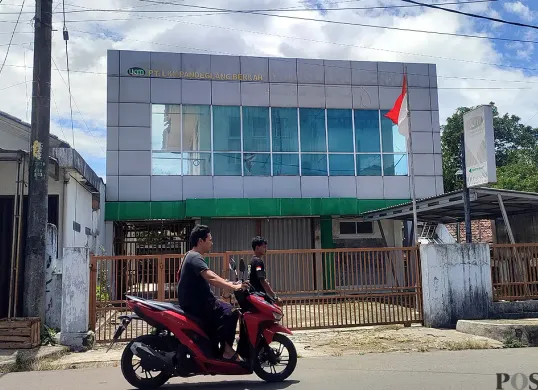 Suasana kantor BUMD PT LKM Pandeglang Berkah di Jalan Yumaga, Kecamatan/Kabupaten Pandeglang, Banten. (Sumber: POSKOTA | Foto: Samsul Fatoni)
