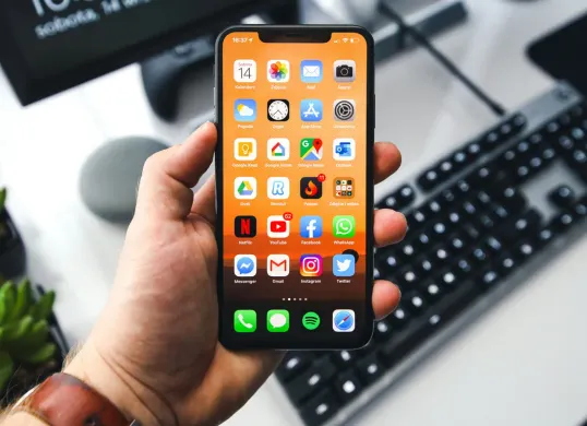 Cara Scan Dokumen di iPhone Tanpa Perlu Aplikasi Tambahan (Sumber: Unsplash/Sebastian Bednarek)