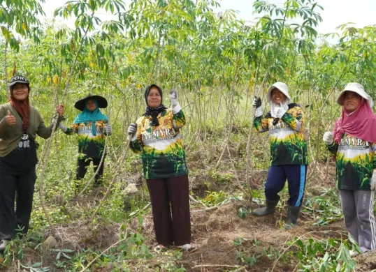 Program Agroforestri diinisiasi TNI AD di Baturaja, Kabupaten OKU, Sumatera Selatan, membawa dampak positif bagi ketahanan pangan. (Sumber: Dok. Istimewa)