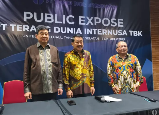 PT Terang Dunia Internusa Tbk memaparkan strategi pengembangan kendaraan listrik dan potensi kerja sama sektor logistik dalam Public Expose 2025. (Sumber: Poskota/Erwan Hartawan)