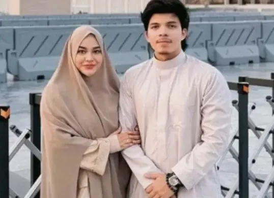 Atta Halilintar dan Aurel Hermansyah tampil harmonis, menjadi inspirasi keluarga muda Indonesia dengan perjalanan rumah tangga yang penuh dukungan dan kebebasan. (Sumber: Instagram)