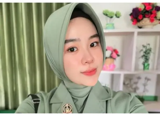 Sosok Hilda Pricillya mendadak jadi buah bibir setelah diduga terlibat dalam skandal perselingkuhan dengan anggota TNI aktif, yakni Pratu Risal. (Sumber: X/@Candj09)