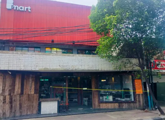 Pemerintah merekomendasikan saksi teguran kedua untuk sebuah kafe di Kemayoran, Jakarta Pusat, usai keributan antar pengunjung yang berujung satu satpam tewas dan dua orang luka-luka, Kamis 2 Oktober 2025 lalu. (Sumber: Istimewa)