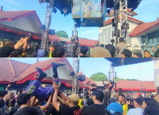 Potret band Komunal saat menghentak panggung XYZ di Synchronize Fest 2025. (Sumber: Poskota/Muhammad Dzikrillah Tauzirie)