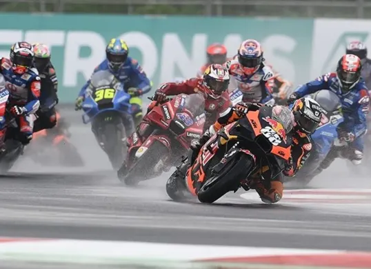 Aksi pembalap MotoGP di tikungan cepat (Sumber: Pinterest)
