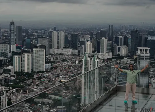 Menikmati Lanskap Jakarta dari Gedung Tertinggi di Indonesia