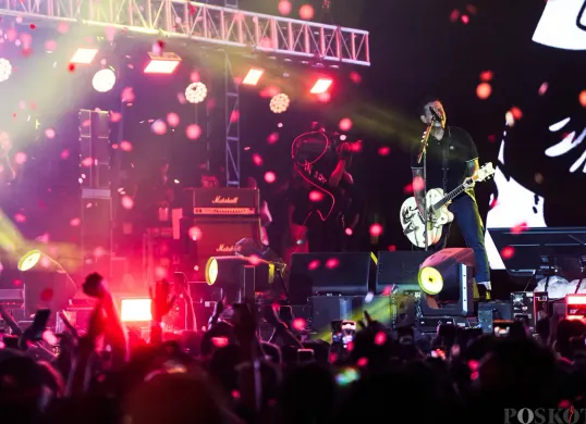 Aksi Superman is Dead di Synchronize Fest 2025