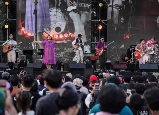 Penampilan White Shoes and The Couples Company di Synchronize Fest 2025