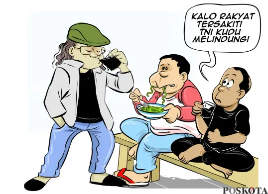 Tiga sahabat sedang bercengkerama di warteg sambil menikmati kopi dan mi hangat, membahas pesan Menhan agar TNI selalu melindungi rakyat dan tidak pernah menyakiti hati mereka. (Sumber: Poskota/Arif Setiadi)
