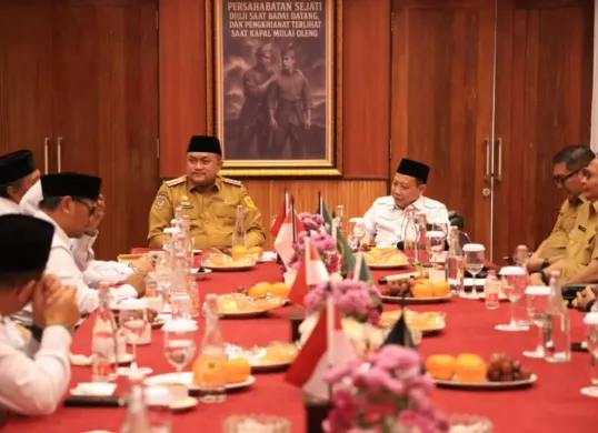 Bupati Bogor Rudy Susmanto melakukan audiensi dengan Dewan Pendidikan PGRI di Pendopo Bupati, Cibinong. (Sumber: Pemkab Bogor)