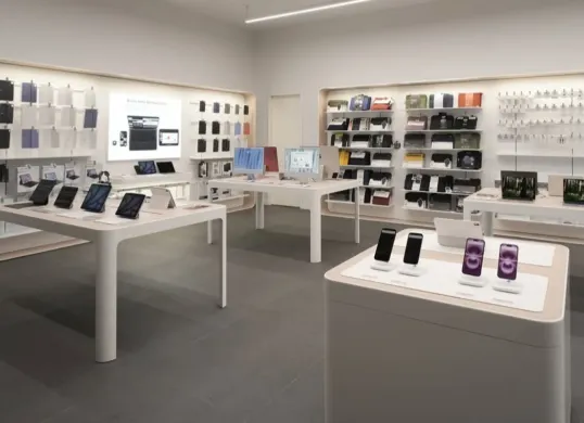 iBox merupakan reseller resmi Apple yang menjual iPhone dengan garansi resmi. (Sumber: Instagram/@iboxindonesia)