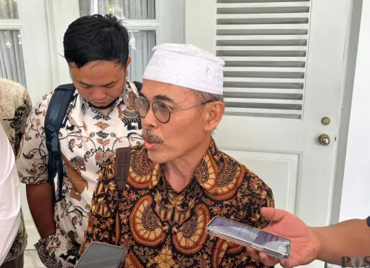 Ketua Himpunan Pedagang Pasar Pramuka, Efaldi di Balai Kota DKI Jakarta, Kamis, 9 Oktober 2025. (Sumber: POSKOTA | Foto: M Tegar Jihad)
