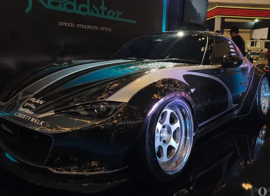 lan Paint Indonesia tampil di IMX 2025 dengan Mazda Miata MX-5 “Toraja Roadster”. (Sumber: Poskota/Erwan Hartawan)