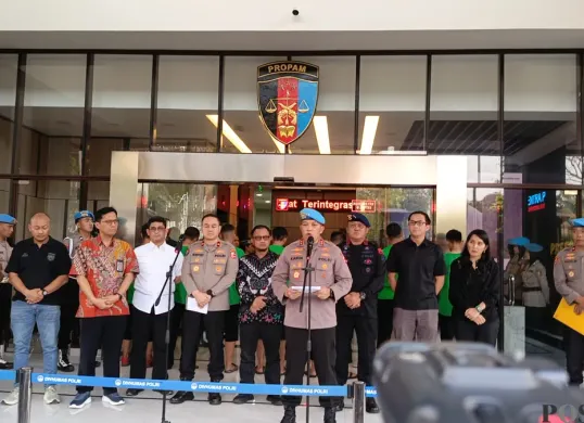 Divisi Propam Polri menetapkan tujuh anggota Brimob sebagai terduga pelanggar kode etik profesi kepolisian terkait insiden penabrakan dan pelindasan seorang pengemudi ojek online (ojol). (Sumber: Poskota/Ali Mansur)