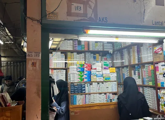 Aktivitas di Pasar Pramuka, Matraman, Jakarta Timur, Sabtu, 11 Oktober 2025. (Sumber: POSKOTA | Foto: M Tegar Jihad)
