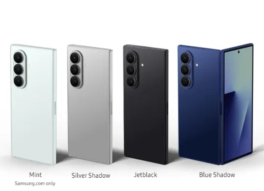 Galaxy Z Fold7 terbuka menampilkan layar utama besar dengan antarmuka Gemini AI, menggambarkan pengalaman kerja cerdas dalam genggaman. (Sumber: Dok/Samsung)