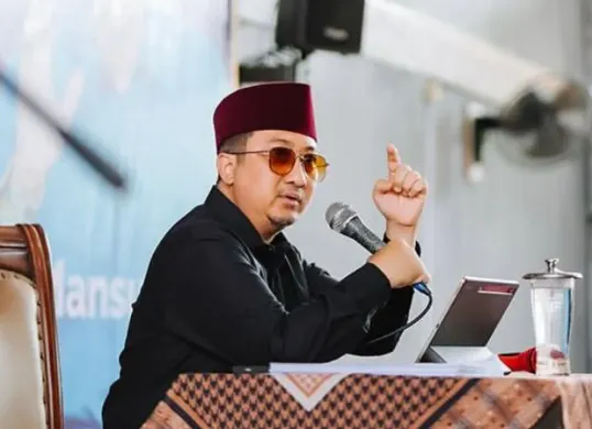 Pendakwah Ustaz Yusuf Mansur viral usai diduga memasang tarif doa berbayar hingga puluhan juta. (Sumber: Instagram/@yusufmansurnew)
