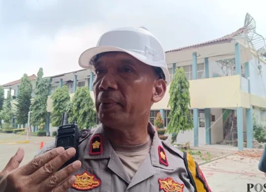 Kapolsek Cileungsi, Kompol Edison bakal menyelidiki pria yang ngaku di begal dengan dugaan pernyataan palsu. (Sumber: Poskota/Giffar Rivana)