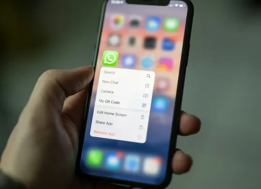 6 Tanda WhatsApp Kamu Diblokir Teman (Sumber: Unsplash/Dimitri Karastelev)