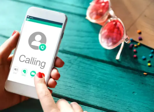 Ilustrasi cara blokir nomor asing di iPhone. Pengguna bisa terbebas dari telepon spam. (Sumber: Freepik/Rawpixel)