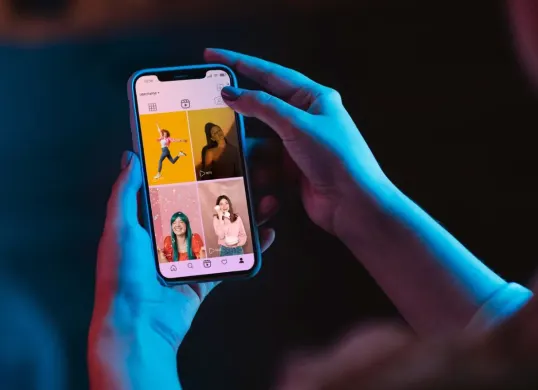 Cara download konten video dari TikTok secara gratis. (Sumber: Freepik)