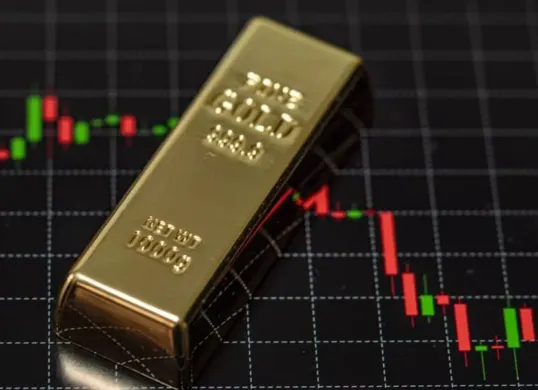 Kenaikan harga emas global di 2025 membuka peluang baru bagi saham-saham tambang emas di Bursa Efek Indonesia (BEI). (Sumber: Shutterstock)