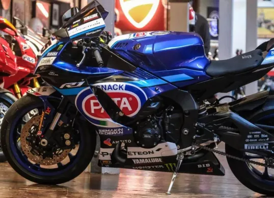 Replika Yamaha R1 milik Jonathan Rea edisi 2025 buatan Crescent Motorcycles hadir sebagai motor koleksi langka. (Sumber: Dok. Visordown)