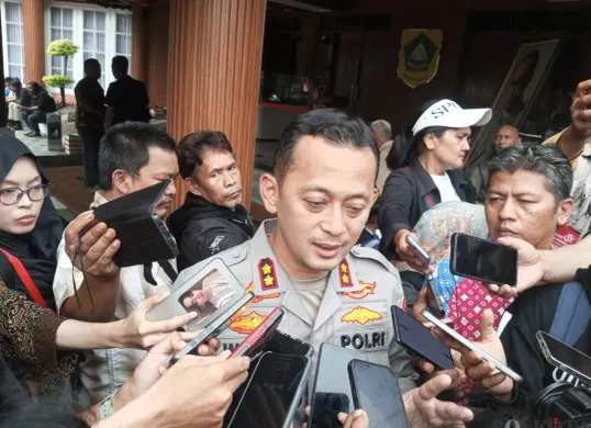 Kapolres Bogor, AKBP Wikha Ardilestanto mengungkapkan fakta baru tentang jenazah remaja yang penuh luka bacok pada tubuhnya. (Sumber: Poskota/Giffar Rivana)