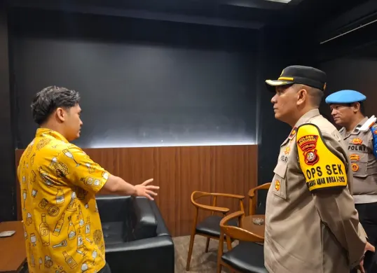 Tempat Kejadian Perkara (TKP) pengeroyokan di Kafe D’Bottles atau Bottle Avenue yang berlokasi di Ruko Miami Blok C7, Boulevard, Cengkareng, Jakarta Barat. (Sumber: Polsek Cengkareng)