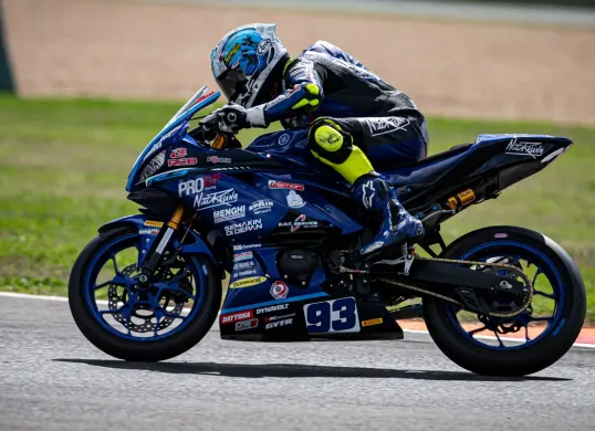 Pembalap muda Indonesia, Arai Agaska, kembali turun di World Supersport 300 Jerez 2025 lewat wild card. (Sumber: Yamaha)