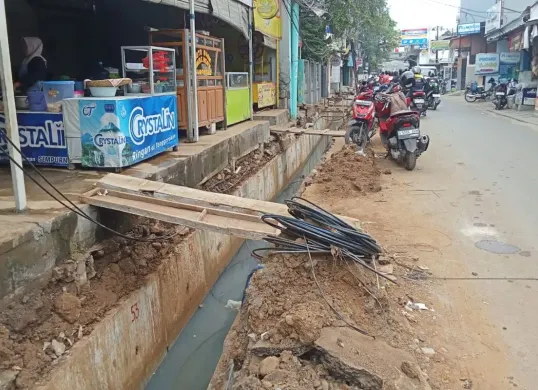 Proyek saluran air di Jalan Bojong Raya, Kembangan, Jakarta Barat. (Sumber: Dok. Istimewa)