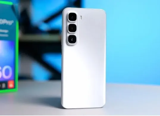 HP Infinix Hot 60 Pro - Daftar HP berkamera bagus harga Rp 2 jutaan yang cocok untuk vlog, YouTube Shorts, dan TikTok. (Sumber: YouTube/Arrinish)