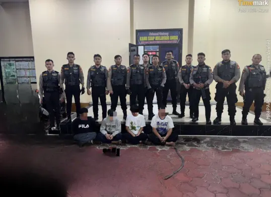 Tim Patroli Perintis Presisi Polres Metro Jakarta Pusat menangkap 15 remaja yang diduga terlibat dalam aksi tawuran dan penyalahgunaan narkotika pada Sabtu, 18 Oktober 2025 dini hari. (Sumber: Polres Metro Jakarta Pusat)