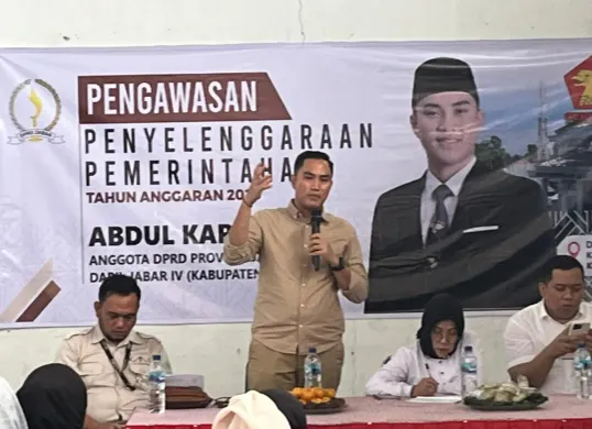 PENGAWASAN: Anggota Komisi IV DPRD Provinsi Jawa Barat, Abdul Karim, sat menyampaikan paparan dalam kegiatan Pengawasan Penyelenggaraan Pemerintahan di Desa Songgom, Kecamatan Gekbrong, Kabupaten Cianjur. (Sumber: Istimewa)