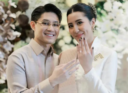 Pasangan muda Teuku Rassya dan Cleantha Islan resmi bertunangan setelah lima tahun menjalin hubungan. (Sumber: Instagram/@cleanthaislan)