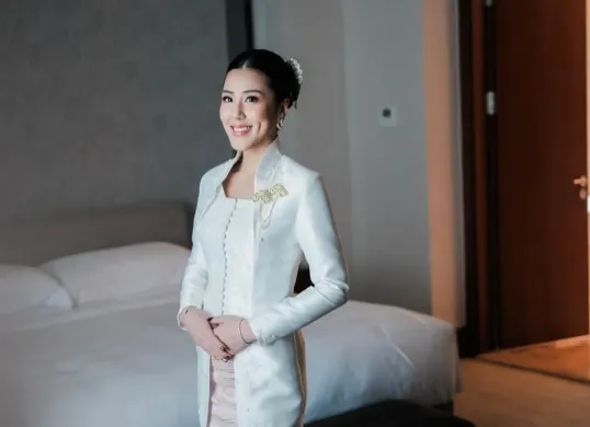 Publik tengah dibuat penasaran dengan sosok Cleantha Islan, perempuan cantik yang baru saja dilamar oleh aktor muda Teuku Rassya, putra dari Tamara Bleszynski dan Teuku Rafly Pasya. (Sumber: Instagram/@cleanthaislan)