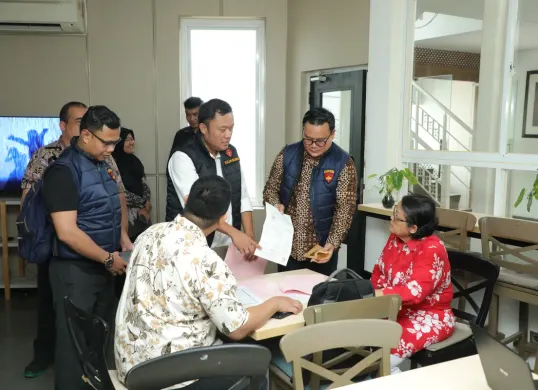 Penyidik Kejagung kembali menyita sebuah rumah mewah milik tersangka kasus dugaan  korupsi pengelolaan minyak mentah di PT Pertamina (Persero) Riza Chalid. (Sumber: Dok. Kejagung)