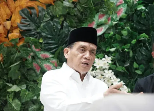 Setelah dua tahun, Wakil Menteri Agama (Wamenag) Romo Muhammad Syafi’i akhirnya resmi melepas masa dudanya. (Sumber: Instagram/@romo.syafii)